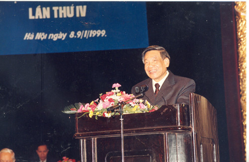 Tổng Bí thư Lê Khả Phiêu phát biểu tại Đại hội đại biểu toàn quốc lần thứ IV Liên hiệp các hội khoa học và kỹ thuật Việt Nam Tổng Bí thư Lê Khả Phiêu phát biểu tại Đại hội đại biểu toàn quốc lần thứ IV Liên hiệp các hội khoa học và kỹ thuật Việt Nam