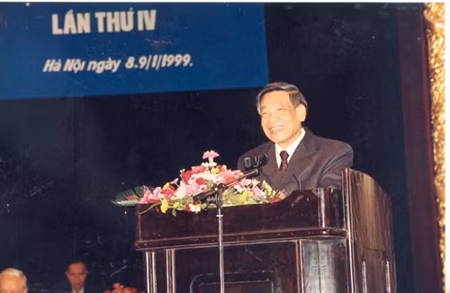 Tổng Bí thư Lê Khả Phiêu phát biểu tại Đại hội đại biểu toàn quốc lần thứ IV Liên hiệp các hội khoa học và kỹ thuật Việt Nam