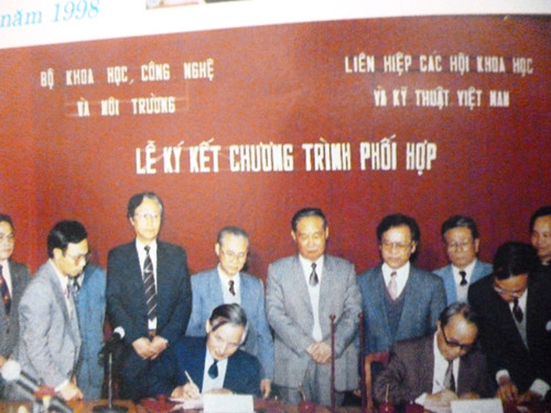 Lễ ký kết hợp tác giữa Liên hiệp Hội Việt Nam và Bộ Khoa học, Công nghệ và Môi trường, 1998 Lễ ký kết hợp tác giữa Liên hiệp Hội Việt Nam và Bộ Khoa học, Công nghệ và Môi trường, 1998