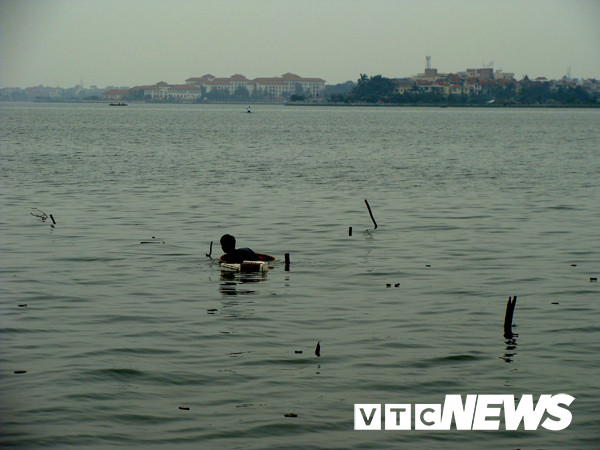 Kinh dị chuyện săn quan tài, đồ cổ dưới đáy Hồ Tây - Hình 6 Kinh di chuyen san quan tai, do co duoi day Ho Tay-Hinh-6