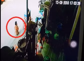 Su that bat ngo ve clip bat coc tre em o Hoi An