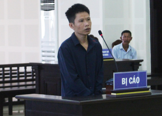 Chú đang ngủ bị cháu tưới xăng châm lửa đốt Chu dang ngu bi chau tuoi xang cham lua dot