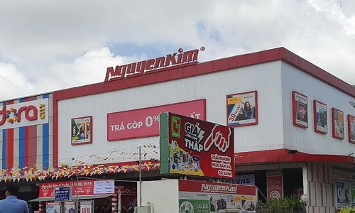 Nguyễn Kim bị Cục Thuế TP.HCM cưỡng chế tài sản để truy thu thuế. Nguyễn Kim bị Cục Thuế TP.HCM cưỡng chế tài sản để truy thu thuế.