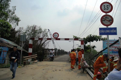 Chiều 31/1, cầu Long Kiểng đã được thông xe sau 10 ngày bị sự sập. Chiều 31/1, cầu Long Kiểng đã được thông xe sau 10 ngày bị sự sập.