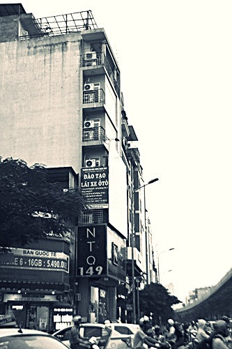 Căn nhà mặt tiền chỉ 1 - 2m hay mặt tiền 4-5 m nhưng chiều sâu chỉ hơn 1m nằm trên phố Thái Hà.