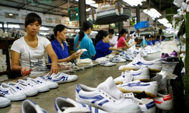 Bên trong nhà máy Giầy Thượng Đình. Ảnh: GTD.Vẫn còn những điểm sáng Bên trong nhà máy Giầy Thượng Đình. Ảnh: GTD.Vẫn còn những điểm sáng