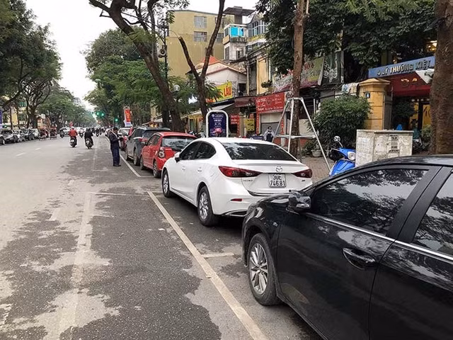 Nhiều ý kiến cho rằng việc tăng giá vé theo quy định mới là quá cao. Ảnh: TRỌNG PHÚ