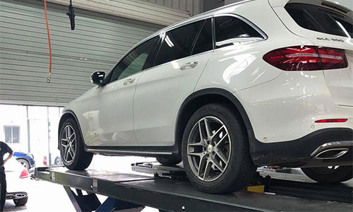 Dàn xe sang Mercedes GLC kiểm tra nước vào vi sai ở Hà Nội - Hình 2 Dan xe sang Mercedes GLC kiem tra nuoc vao vi sai o Ha Noi-Hinh-2