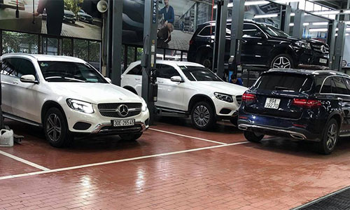 Dàn xe sang Mercedes GLC kiểm tra nước vào vi sai ở Hà Nội Dan xe sang Mercedes GLC kiem tra nuoc vao vi sai o Ha Noi