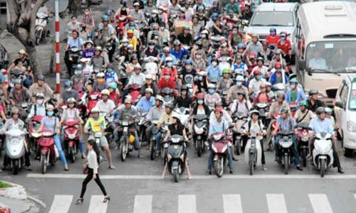 Xe máy vẫn là phương tiện giao thông chủ yếu của người Việt Xe may van la phuong tien giao thong chu yeu cua nguoi Viet