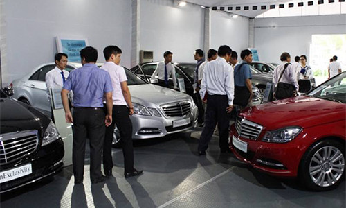 Ô tô loạn giá, khách rủ nhau đừng mua xe kẻo thiệt thân - Hình 2 O to loan gia, khach ru nhau dung mua xe keo thiet than-Hinh-2
