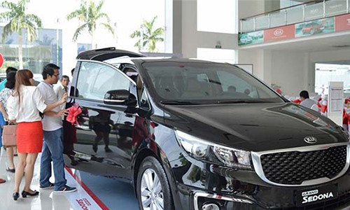 Ô tô loạn giá, khách rủ nhau đừng mua xe kẻo thiệt thân O to loan gia, khach ru nhau dung mua xe keo thiet than