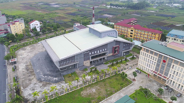 Canh kho tin trong nha hat tram ty o ngoai thanh Ha Noi-Hinh-3