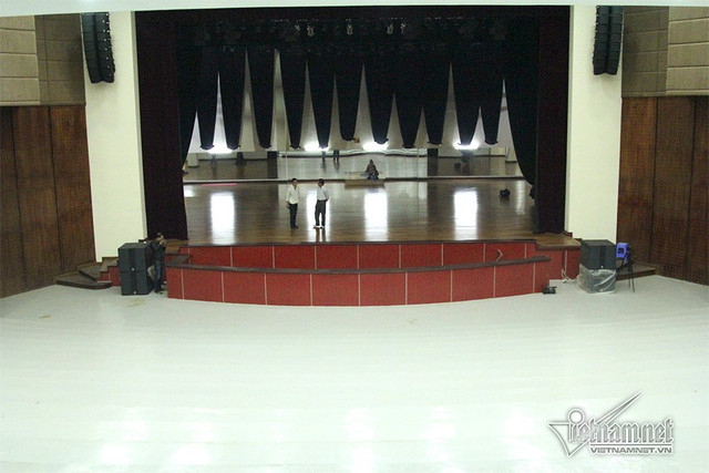 Canh kho tin trong nha hat tram ty o ngoai thanh Ha Noi-Hinh-8