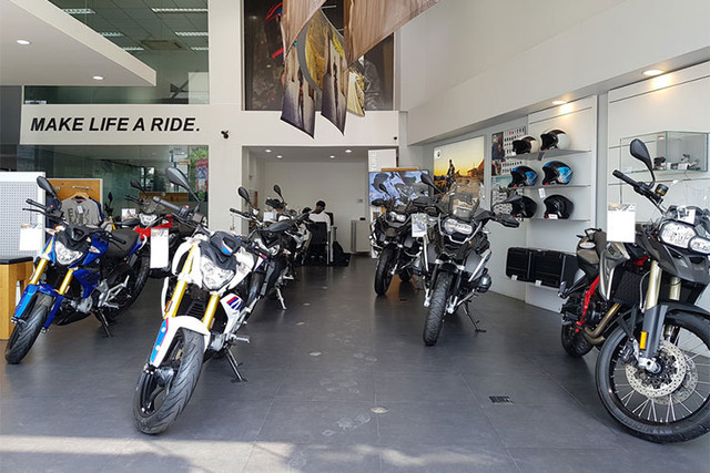 Loat moto phan khoi lon BMW giam gia “dau” Honda VN