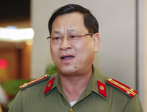 ĐB Nguyễn Hữu Cầu (Đoàn Nghệ An) ĐB Nguyễn Hữu Cầu (Đoàn Nghệ An)