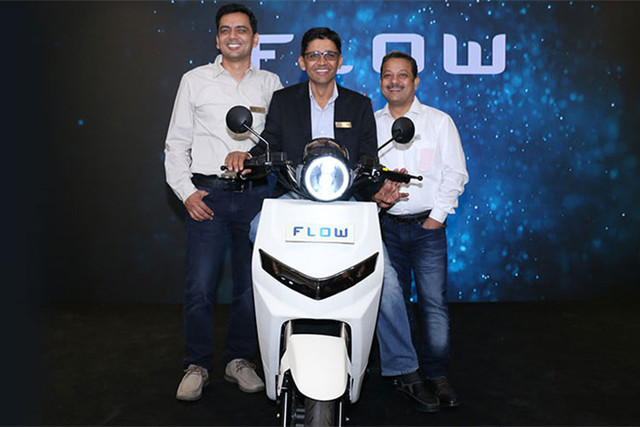 Từng được giới thiệu tại triển lãm Auto Expo 2018 diễn ra vào hồi tháng 2 vừa qua tại Ấn Độ, mẫu xe máy chạy điện mang cái tên 22 Motors Flow đã tạo ấn tượng mạnh với người tiêu dùng khi sở hữu khả năng vận hành lâu dài và tầm hoạt động lên đến 160km cho một lần xạc. Từng được giới thiệu tại triển lãm Auto Expo 2018 diễn ra vào hồi tháng 2 vừa qua tại Ấn Độ, mẫu xe máy chạy điện mang cái tên 22 Motors Flow đã tạo ấn tượng mạnh với người tiêu dùng khi sở hữu khả năng vận hành lâu dài và tầm hoạt động lên đến 160km cho một lần xạc.