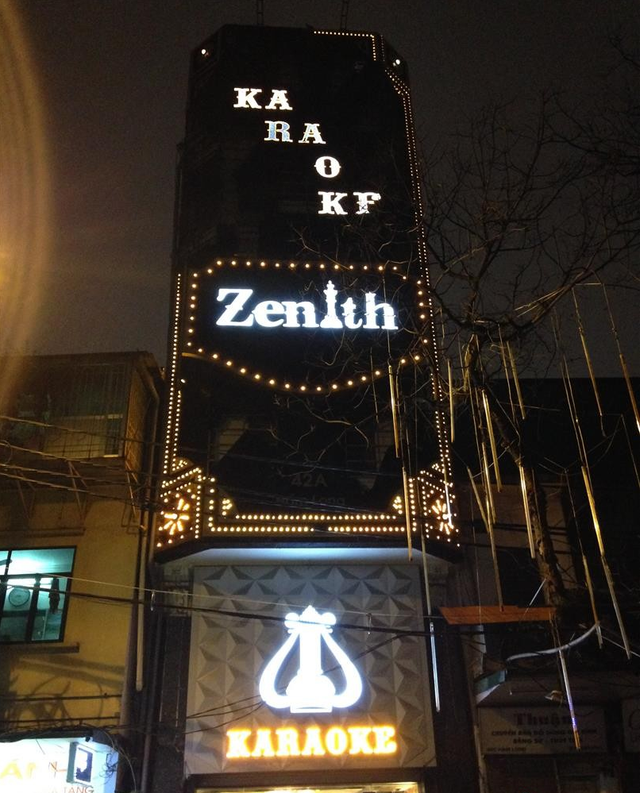 Hà Nội: Không đủ điều kiện phòng cháy, gần 900 quán karaoke bị đình chỉ Ha Noi: Khong du dieu kien phong chay, gan 900 quan karaoke bi dinh chi