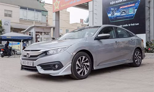 Honda Civic là mẫu xe có mức tăng trưởng doanh số cao nhất 122% với 454 xe được chuyển đến khách hàng Việt.