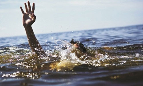 Trong lúc chơi đùa, một học sinh lớp 9 ở Đắk Nông trượt chân xuống hồ (Ảnh minh hoạ) Trong lúc chơi đùa, một học sinh lớp 9 ở Đắk Nông trượt chân xuống hồ (Ảnh minh hoạ)