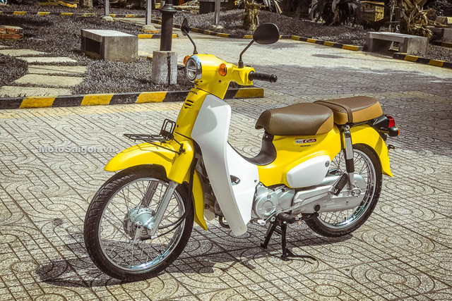 Đây là chiếc Honda Super Cub 110 2018 đầu tiên và duy nhất tại Việt Nam tính đến thời điểm hiện tại, bởi xe được nhập về duy nhất 1 chiếc dưới dạng tiểu ngạch từ Thái Lan sau đó mất khá nhiều thời gian để về được đến TP HCM, xe thuộc sở hữu của một người đam mê xe máy. Đây là chiếc Honda Super Cub 110 2018 đầu tiên và duy nhất tại Việt Nam tính đến thời điểm hiện tại, bởi xe được nhập về duy nhất 1 chiếc dưới dạng tiểu ngạch từ Thái Lan sau đó mất khá nhiều thời gian để về được đến TP HCM, xe thuộc sở hữu của một người đam mê xe máy.