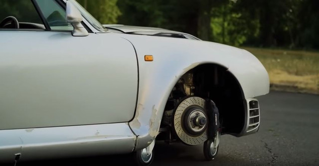 Đống sắt vụn Porsche nát đầu có giá tới nửa triệu đô la - Hình 2 Dong sat vun Porsche nat dau co gia toi nua trieu do la-Hinh-2