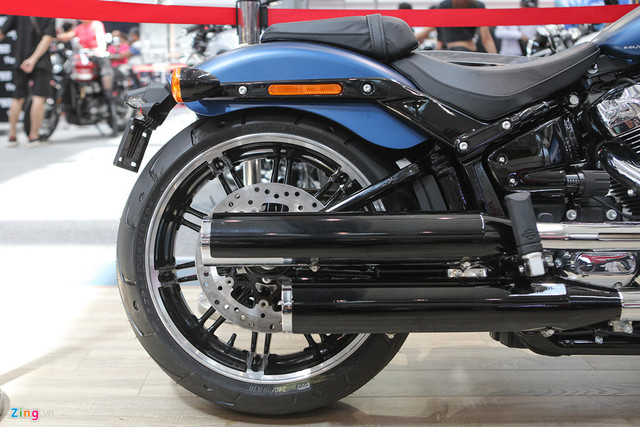 Xe sử dụng hệ thống giảm xóc trước hiệu suất cao. Công nghệ giảm xóc mới mang lại hiệu suất cho phuộc dạng ống để giảm trọng lượng với khả năng giảm xóc tuyến tính. Trong khi đó hệ thống giảm xóc sau đơn có khả năng điều chỉnh. Giúp cho việc vào cua trở nên chủ động hơn.