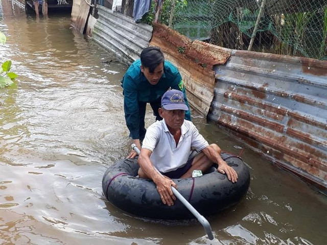 Đồng bằng sông Cửu Long: Triều cường cao bất ngờ, nhiều nơi vỡ đê Dong bang song Cuu Long: Trieu cuong cao bat ngo, nhieu noi vo de