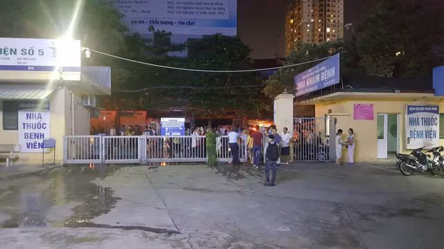 Lua rung ruc sat benh vien Nhi, me nem binh sua om con thao chay-Hinh-7