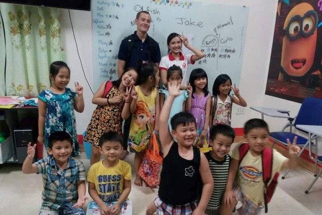 Giáo viên nước ngoài kém chất lượng tràn vào châu Á dạy tiếng Anh Giao vien nuoc ngoai kem chat luong tran vao chau A day tieng Anh