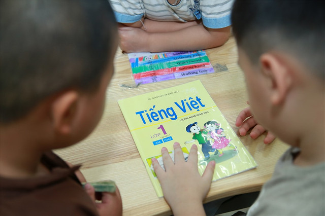 Bộ GD và ĐT lên tiếng về tài liệu đọc thơ theo ô vuông, tam giác - Hình 2 Bo GD va DT len tieng ve tai lieu doc tho theo o vuong, tam giac-Hinh-2