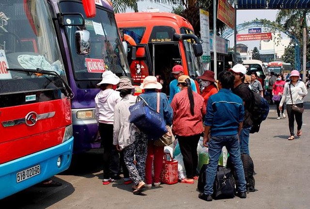 Bến xe Miền Đông quá tải trong đợt nghỉ lễ 30/4 và 1/5 năm 2017. Bến xe Miền Đông quá tải trong đợt nghỉ lễ 30/4 và 1/5 năm 2017.