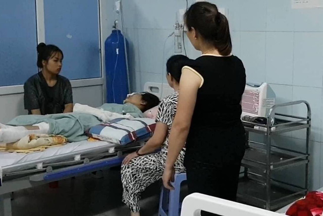 Tai nạn 13 người chết ở Lai Châu: Cháo đã nấu xong nhưng cháu đâu rồi Tai nan 13 nguoi chet o Lai Chau: Chao da nau xong nhung chau dau roi