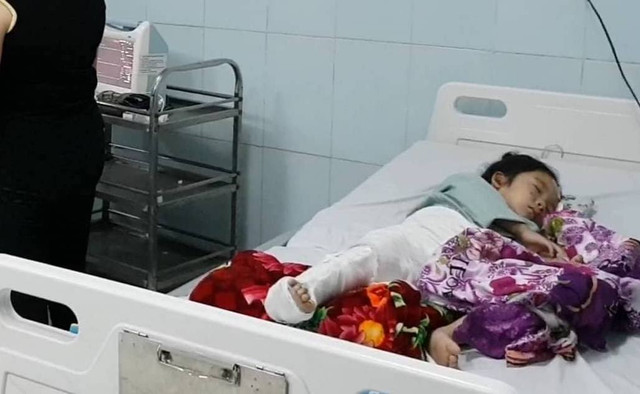 Tai nạn 13 người chết ở Lai Châu: Cháo đã nấu xong nhưng cháu đâu rồi - Hình 2 Tai nan 13 nguoi chet o Lai Chau: Chao da nau xong nhung chau dau roi-Hinh-2
