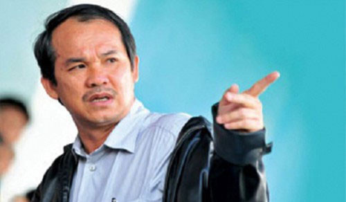 Bị siết nợ 1 triệu USD, Bầu Đức vật vã tìm lối thoát khó Bi siet no 1 trieu USD, Bau Duc vat va tim loi thoat kho