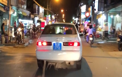 Thông tin bất ngờ vụ xe biển xanh hú còi náo loạn đường phố Thong tin bat ngo vu xe bien xanh hu coi nao loan duong pho