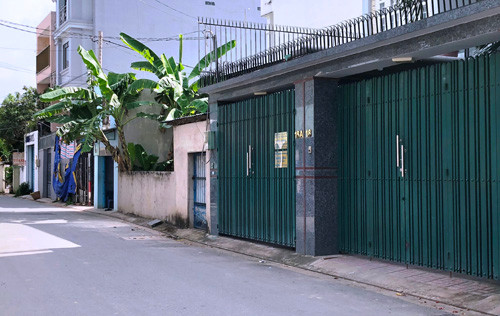 Nguoi lai oto bien xanh “80B” hu coi inh oi vao cong ty BDS la ai?