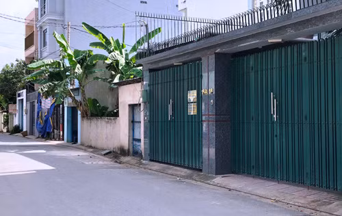 Nguoi lai oto bien xanh “80B” hu coi inh oi vao cong ty BDS la ai?