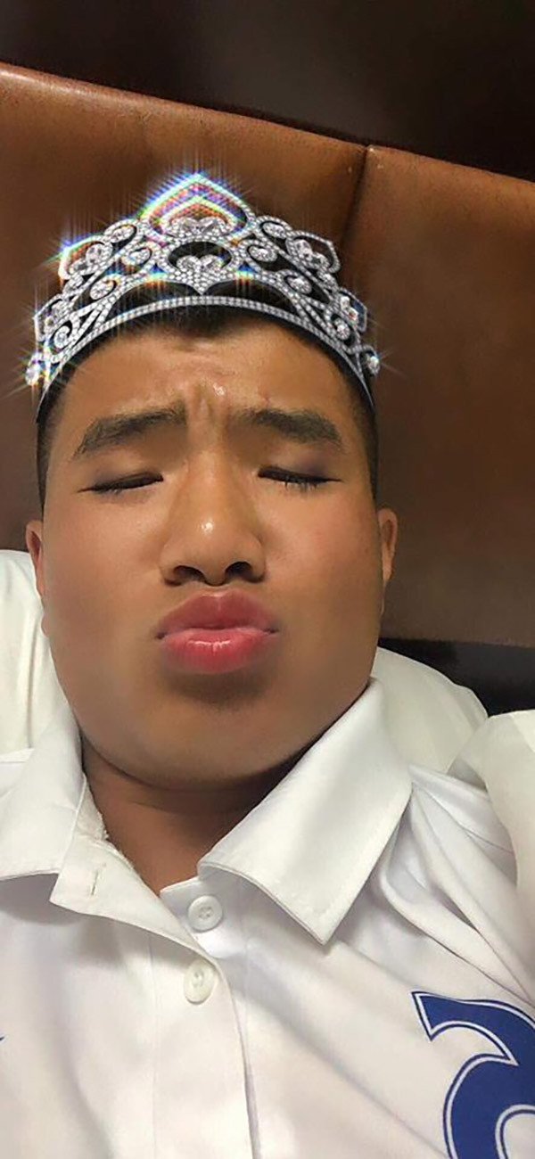 'Ai nói Chinh Đen không thể làm hoa hậu?' - người bạn này viết. (Ảnh: Trần Hoàng Quân) 'Ai nói Chinh Đen không thể làm hoa hậu?' - người bạn này viết. (Ảnh: Trần Hoàng Quân)