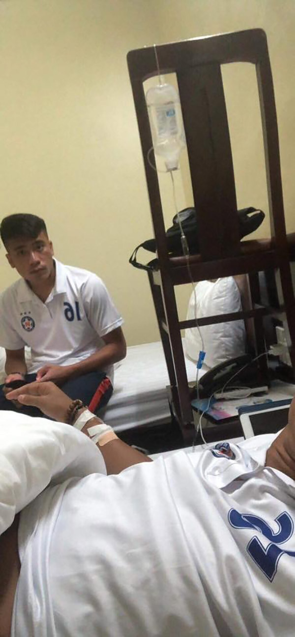 Hình ảnh Đức Chinh phải truyền nước khiến dân mạng lo lắng. (Ảnh: Trần Hoàng Quân) Hình ảnh Đức Chinh phải truyền nước khiến dân mạng lo lắng. (Ảnh: Trần Hoàng Quân)