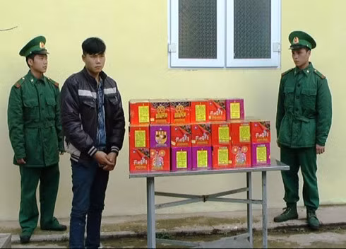 Lat tay manh khoe cua gioi buon ban phao lau dip Tet-Hinh-2