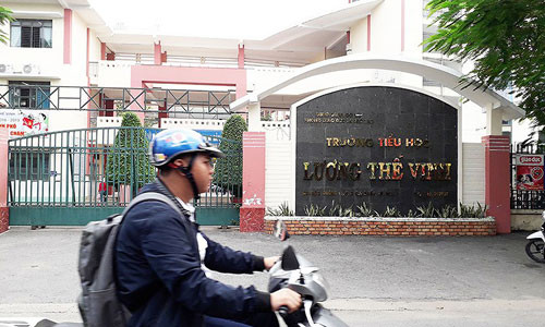 Thầy giáo tát mặt, đá mông nhiều học sinh lớp 5 Thay giao tat mat, da mong nhieu hoc sinh lop 5