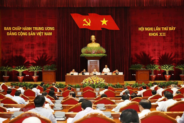 Ủy viên Bộ Chính trị, Thủ tướng Chính phủ Nguyễn Xuân Phúc điều hành phiên thảo luận. Ủy viên Bộ Chính trị, Thủ tướng Chính phủ Nguyễn Xuân Phúc điều hành phiên thảo luận.
