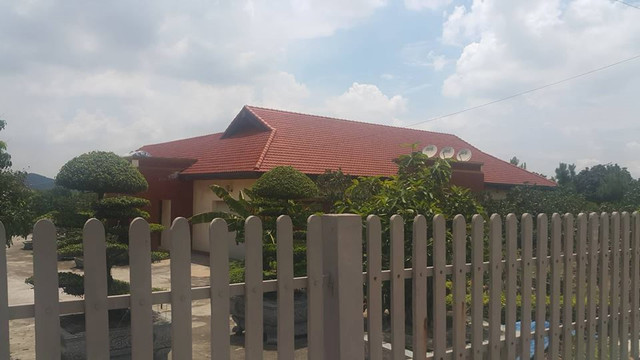 “Biệt phủ” sông Kinh Thầy: Chính quyền có “nhắm mắt làm ngơ”? “Biet phu” song Kinh Thay: Chinh quyen co “nham mat lam ngo”?