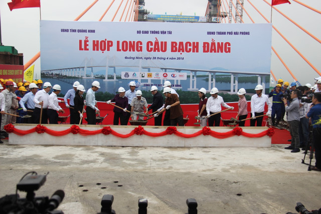 Can canh cau day vang 7.500 ty do Viet Nam lam tu A-Z