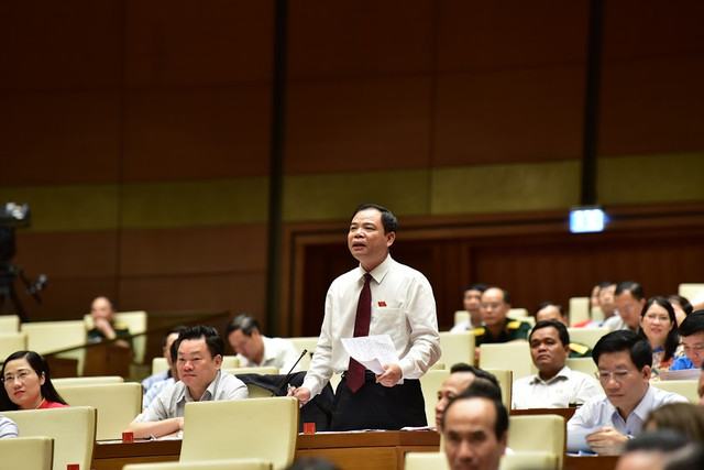 Bộ trưởng Bộ NN&PTNT Nguyễn Xuân Cường cho rằng với đặc điểm chúng ta 8,6 triệu hộ nông dân, gần 70 triệu miếng ruộng nhỏ đi lên tái cơ cấu thành một nền kinh tế nông nghiệp hiện đại rất cần thời gian. Ảnh: VGP.