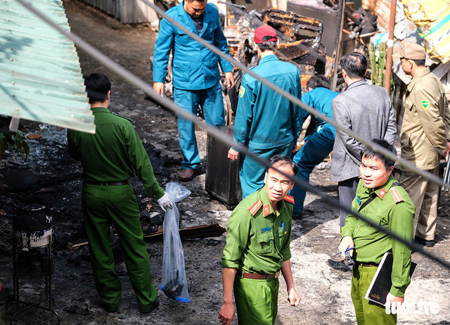 Công an tỉnh Lâm Đồng điều tra vụ cháy. Công an tỉnh Lâm Đồng điều tra vụ cháy.