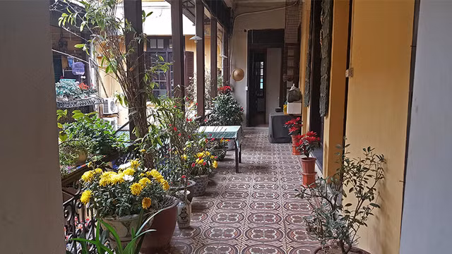 Khu vực hành lang tầng 2 dẫn đến phòng ngủ của anh chị em bà Mô. Ảnh: Nhật Linh