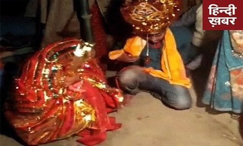 Vinod bị bắt cóc rồi trong lúc tham dự lễ cưới của một người ban rồi bị ép kết hôn với một cô gái xa lạ. Vinod bị bắt cóc rồi trong lúc tham dự lễ cưới của một người ban rồi bị ép kết hôn với một cô gái xa lạ.
