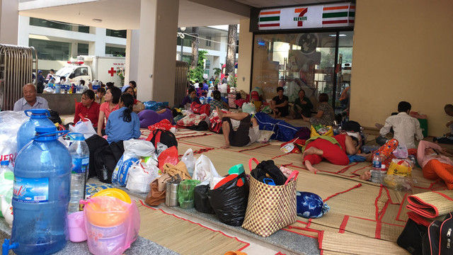 Bệnh viện thế này mà TP HCM vẫn xây nhà hát 1.500 tỷ? Benh vien the nay ma TP HCM van xay nha hat 1.500 ty?